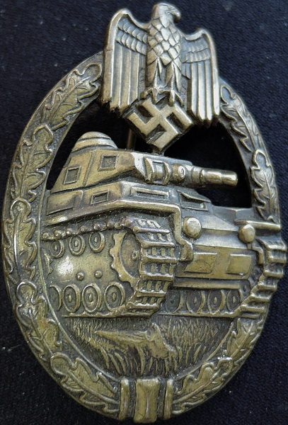 Na Jafet Numismática você também encontra moedas, badges e medalhões das Grandes Guerras