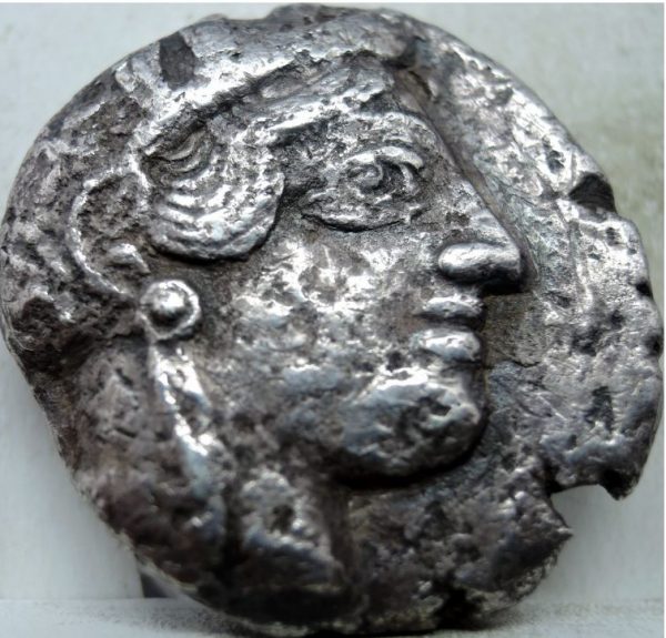 Conheça moedas antigas da Grécia como esse tetradracma da deusa Athena e sua coruja