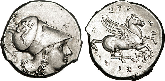Estáter da antiga pólis grega de Corinto, famosa por ter a criatura mitológica, Pégaso, como símbolo monetário.