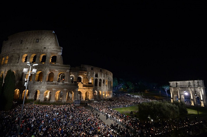 Via Crucis da Sexta-feira Santa de 2017, que começou no entorno do Coliseu!