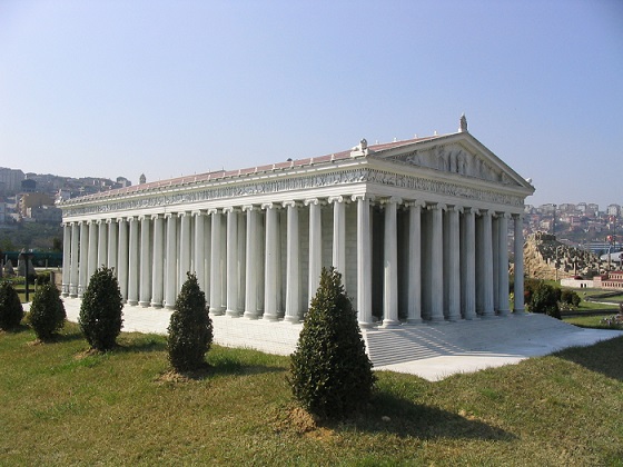 Maquete do templo de Ártemis, uma das 7 maravilhas do mundo antigo.