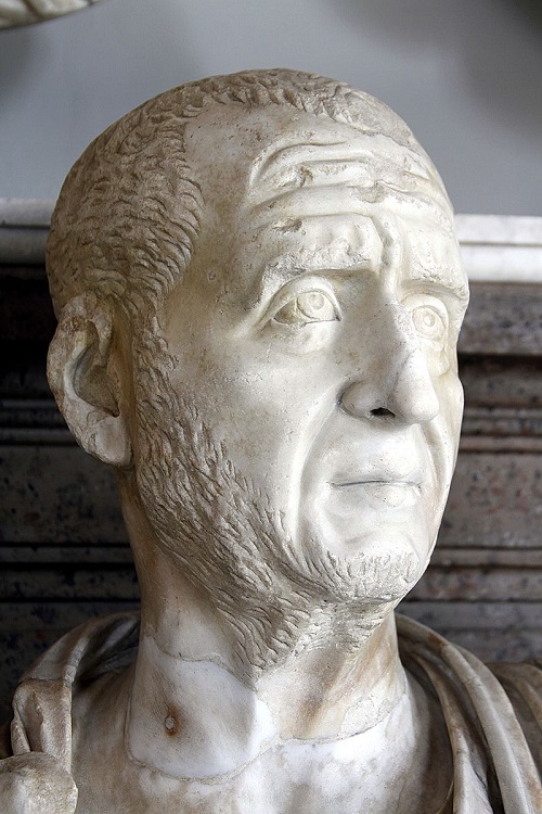 Estátua do imperador romano Décio.