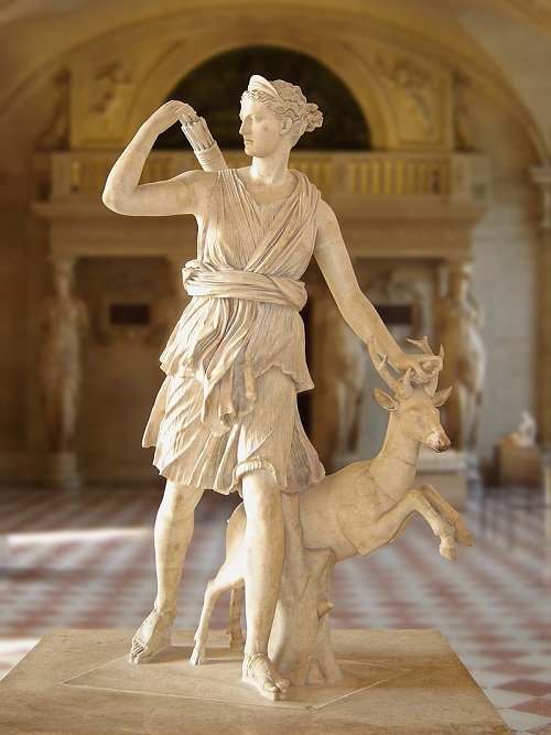 Estátua Diana de Versalhes.
