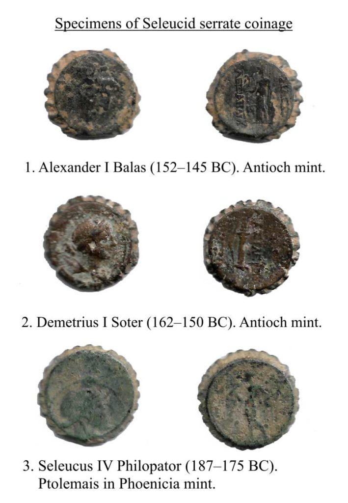 3 moedas de bronze em formato de tampa de garrafa, com as bordas serrilhadas