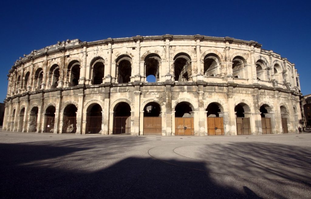 Anfiteatro de Nimes, na França, o mais bem-preservado dos estádios romanos.