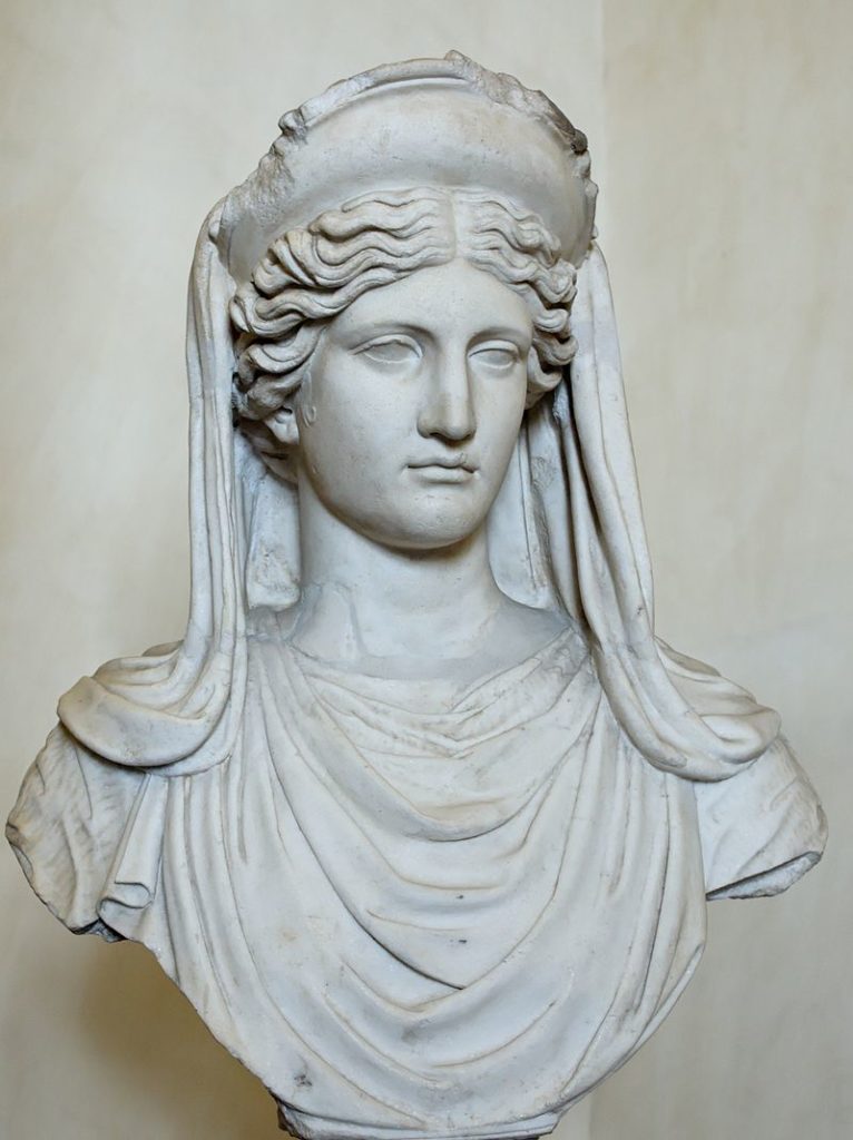 Estátua da deusa Deméter.