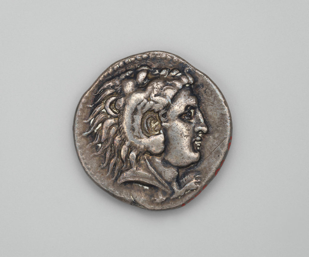 Anverso de tetradracma de Alexandre, o grande, que traz Hércules com pele do leão de Nemeia na cabeça.