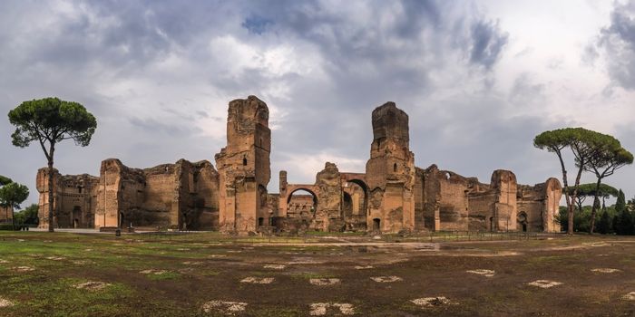 Foto das ruínas das famosas Termas de Caracala.
