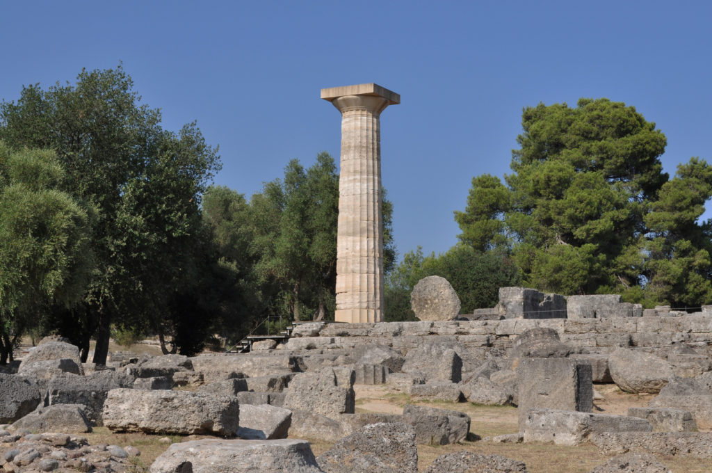 Ruínas do Templo de Zeus que ficava em Olímpia, na Grécia Antiga.