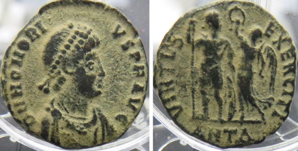 Moeda Ae3 do Imperador Romano Honorius, cunhada em Antioch
Honório AE3