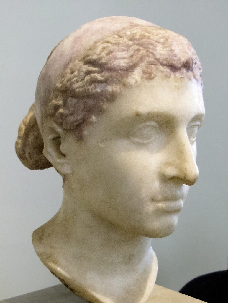 Cleópatra de Berlim, busto romano da rainha usando um diadema, c. século I a.C. (época de suas visitas a Roma em 46–44 a.C.)
